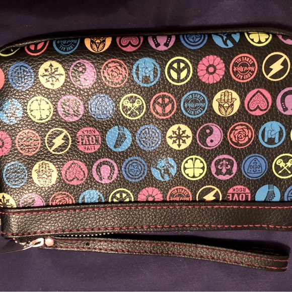 Hard Rock Cafe Black Multicolor Wristlet - Picture 4 of 8